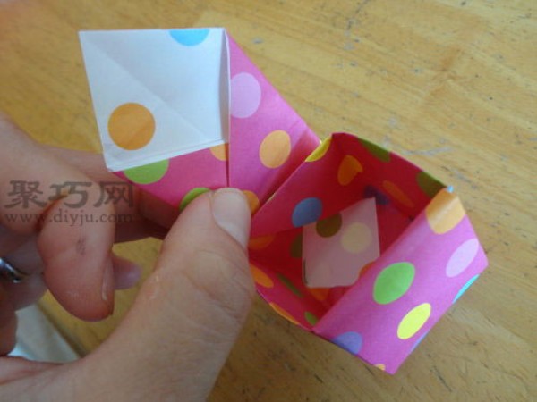 Origami movable spring box. Teach you how to make origami springs.