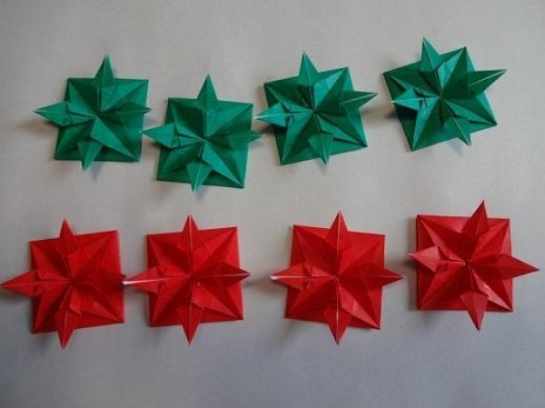 Tutorial on making Christmas origami eight-pointed star How to make small Christmas decorations through origami