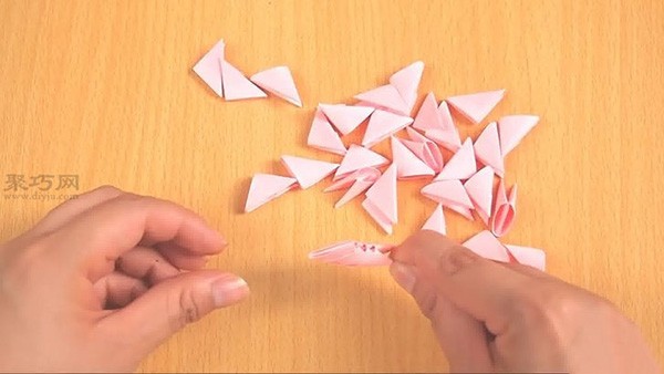 3D three-dimensional triangle origami folding tutorial illustration, how to fold the triangle