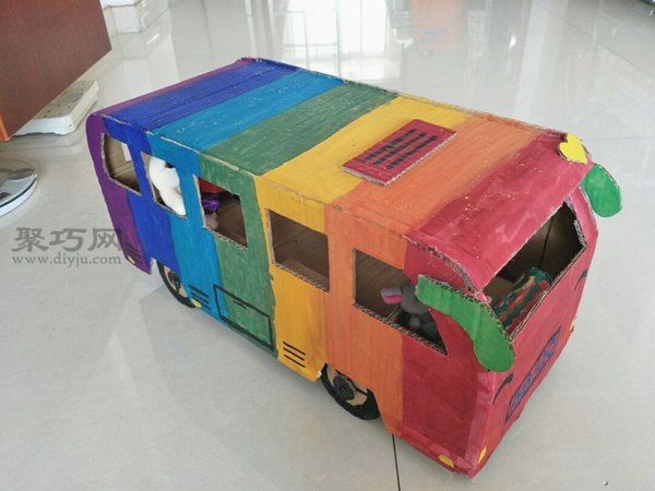 Handmade tutorial for children to DIY a toy bus using waste cardboard boxes