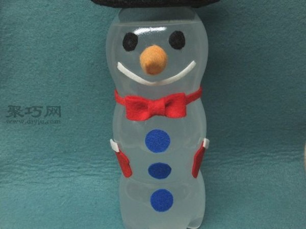 How to use empty plastic bottles to make cute snowman dolls