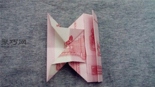 How to make origami grass and mud horses. Illustrated tutorial on how to make origami alpacas with money.