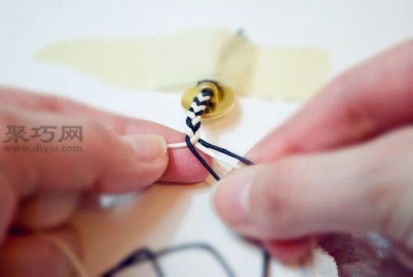 Illustration of how to weave a bracelet by hand. Teach you how to weave a bracelet.