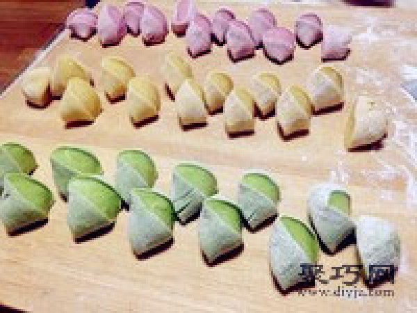 How to make multi-color vegetable and pork dumplings How to make vegetable dumpling wrappers