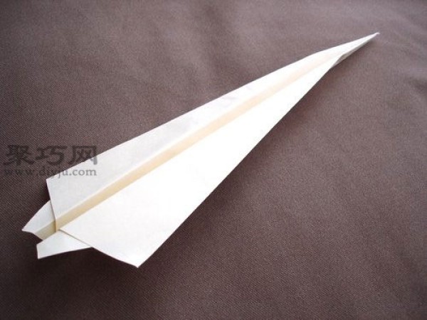 Illustrated tutorial on how to fold a fighter jet. Teach you how to fold a fighter jet.