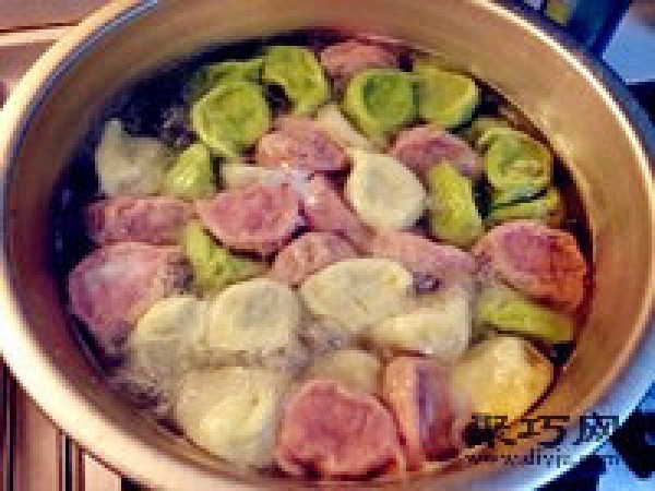 How to make multi-color vegetable and pork dumplings How to make vegetable dumpling wrappers