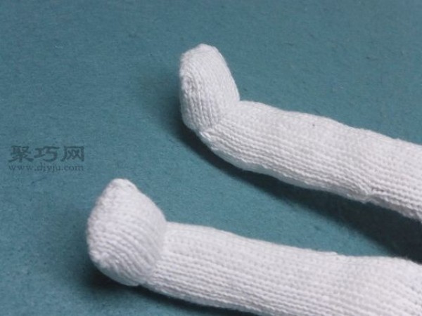 Illustration of how to make cute cartoon dolls using cloth gloves