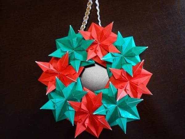 Tutorial on making Christmas origami eight-pointed star How to make small Christmas decorations through origami