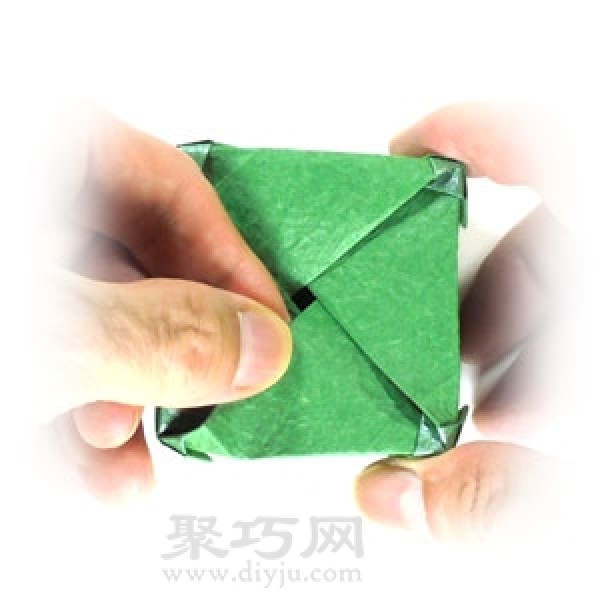 Teach you how to fold a square origami box with a lid out of paper