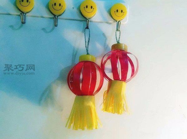 Mineral Water Bottle DIY Little Red Lantern Holiday Decoration Handmade Tutorial