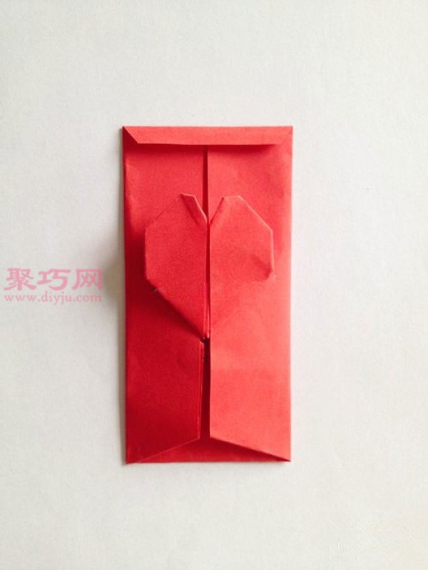 Illustration of folding heart-shaped red envelopes. Teach you how to make origami red envelopes by hand.