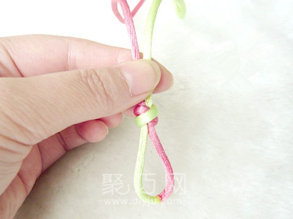 Illustration of braiding Chinese sorrel knot Chinese style bow knot