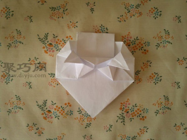 How to fold heart-shaped envelopes How to fold heart-shaped envelopes with paper