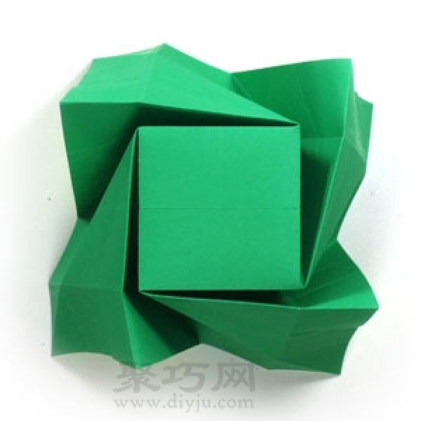 Hollow Cube Origami: Illustration of the folding method of forming a paper cube