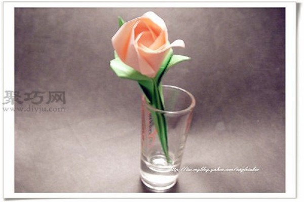 Simple folding method of paper rose. Teach you step by step how to fold a complete paper rose.