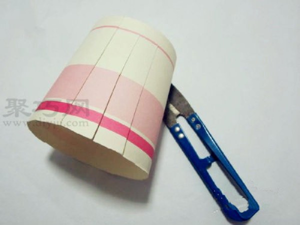 Paper cup handmade tutorial: Use disposable paper cups to make handmade lanterns