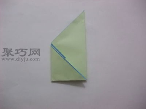 How to fold a simple love letter. Illustration of how to fold a love letter.