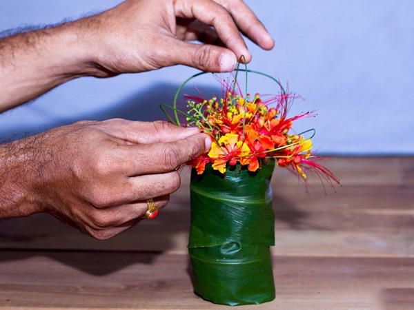 How to arrange flowers in a small vase Tips for arranging flowers in a small vase