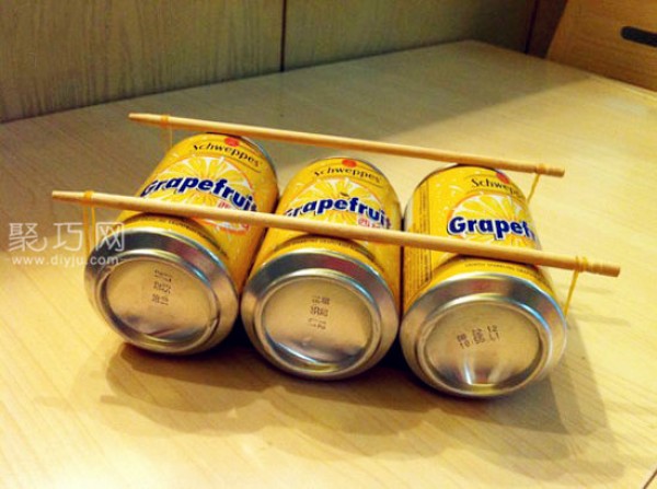 Make an eco-friendly sailboat from cans by hand. Learn how to make a sailboat from cans in 5 steps.