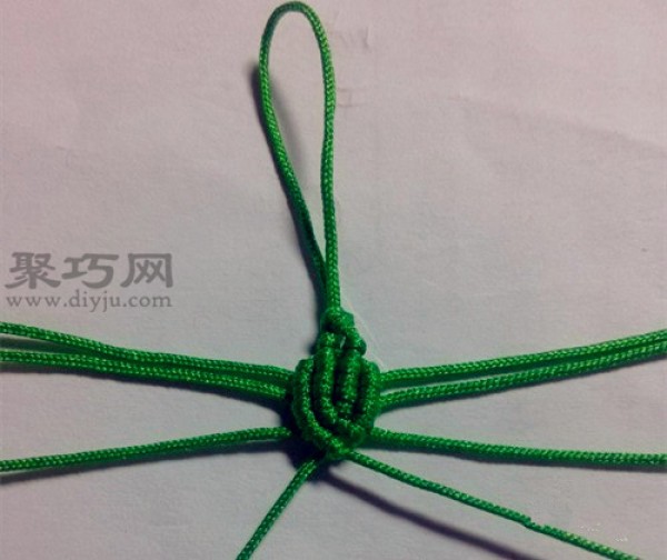 A simple method for knitting mobile phone chains. Teach you how to knit mobile phone chains.