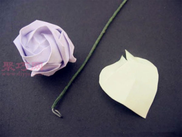 Folding roses with paper. Super realistic origami rose step-by-step illustration.