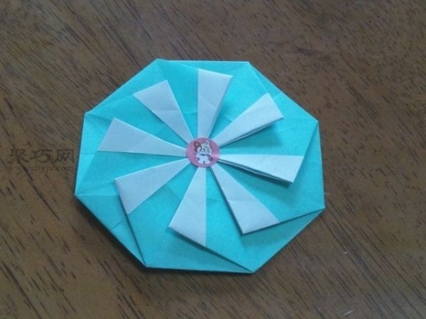 Teach you how to make origami medals that look like flowers