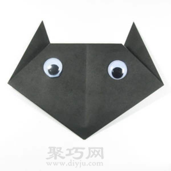 Illustration of steps for making origami cat head