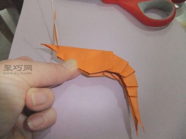 Tutorial on how to make a simple origami shrimp using a piece of paper