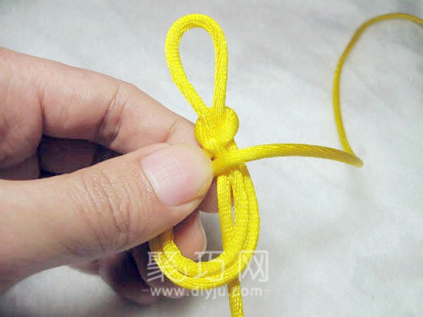 Illustrated tutorial on how to braid the Pipa knot, a complete collection of Chinese knot braiding methods