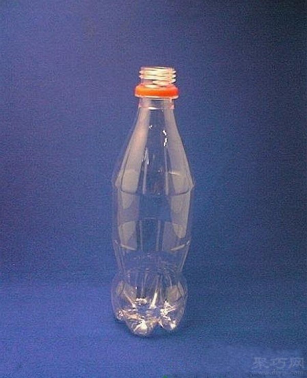 How to use beverage bottles to make vases. Turn waste plastic bottles into DIY vases.