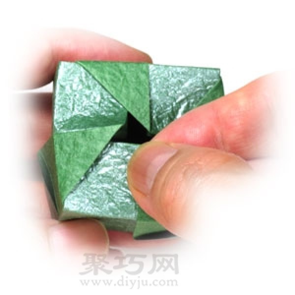 How to stack three-dimensional cubes? Check out this three-dimensional square origami tutorial