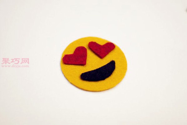 Illustrated DIY tutorial on handmade hair accessories. Tutorial on making smiley face hairpins.