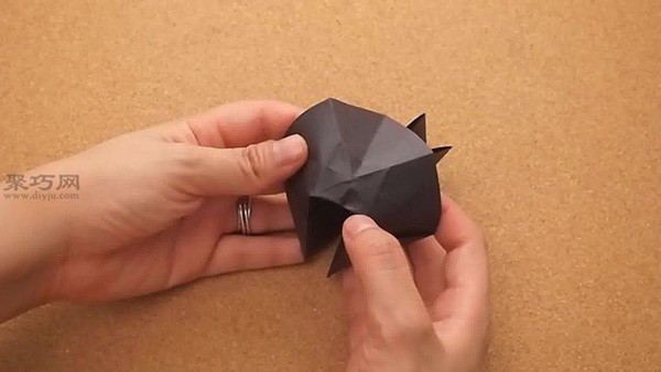 Double-sided heart-shaped folding method: How to fold a heart-shaped picture with paper