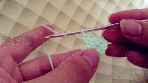 Basic crochet stitches for beginners: Illustrated crochet tutorial for medium and long needles