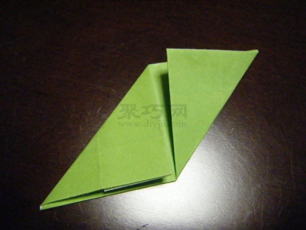 How to fold a regular hexahedron with paper. Illustration of the folding method of a regular hexahedron.