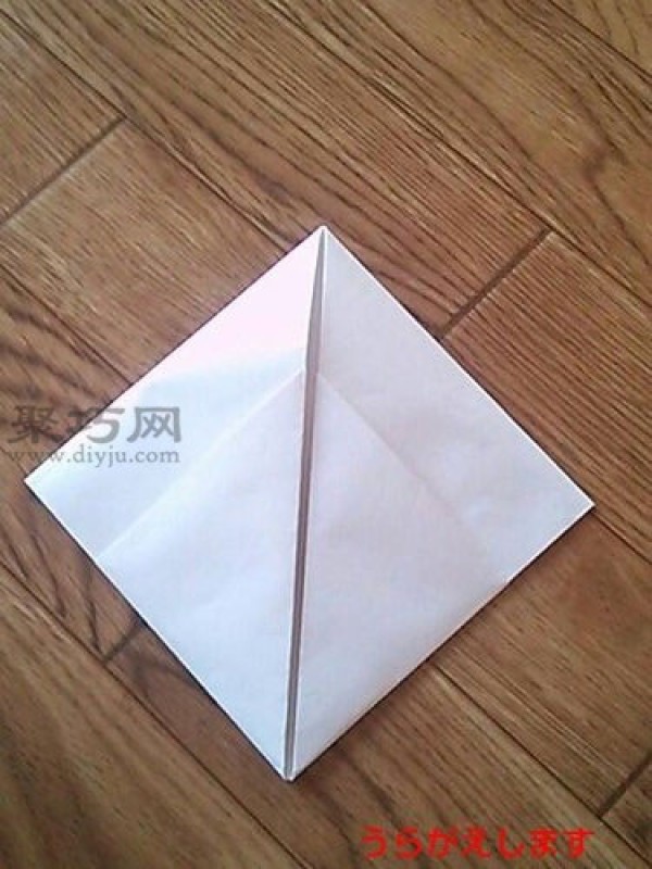 A simple way to fold envelopes. Teach you how to fold square envelopes.