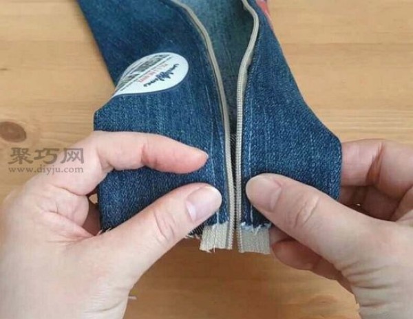 Illustrated tutorial on how to quickly transform old jeans legs into beautiful and practical pencil cases and small bags