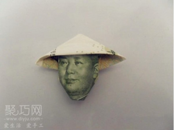 Mao Mao’s tutorial on using one yuan to make origami and wearing a bamboo hat is so cute!