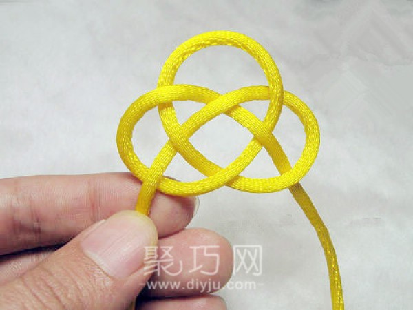 Illustrated tutorial on how to knit a Chinese knot - a single-thread double-money knot