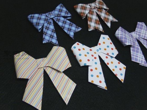 How to fold the simplest bow? Let’s look at the illustrations of the steps of bow origami.