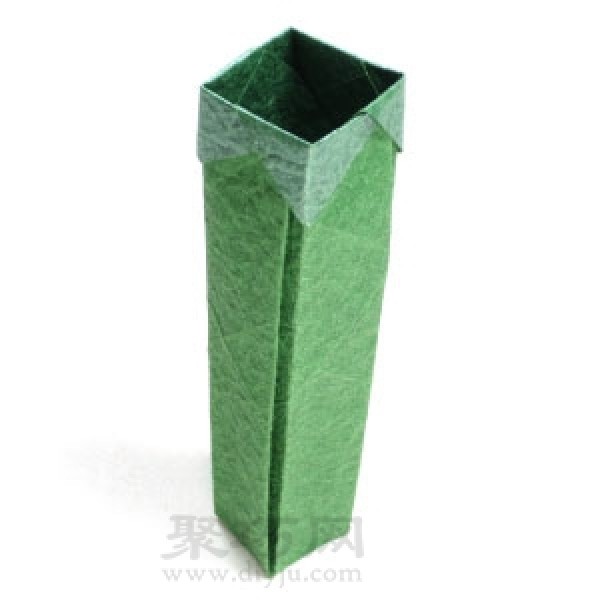 Origami tutorial for a very tall rectangular three-dimensional origami box