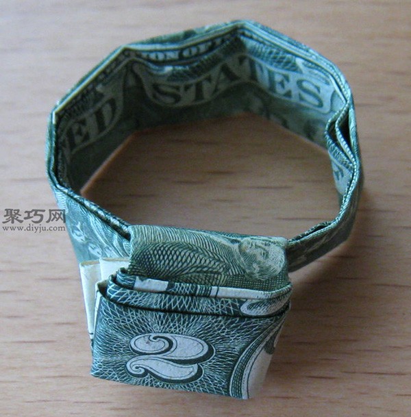 How to make origami with dollars. Illustrated tutorial on origami with money.