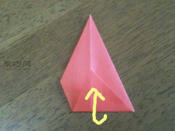 Teach you how to make a kindergarten small red flower medallion with origami