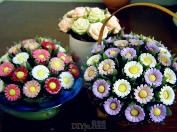 Super beautiful DIY daisy tutorial with straws Illustration of how to weave daisies with straws