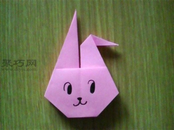 How to fold a lively and cute bunny head out of paper