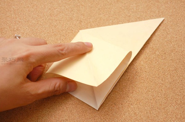 Illustration of how to fold a star box. How to fold a small gift box with four corners.