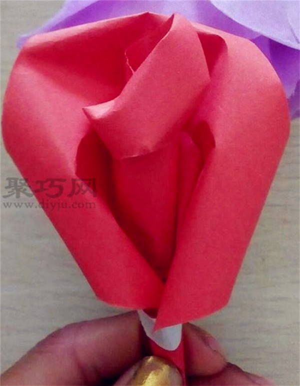 How to make roses from paper. Illustration of how to make artificial roses by hand.