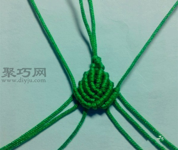 A simple method for knitting mobile phone chains. Teach you how to knit mobile phone chains.