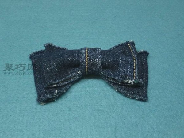 Teach you how to make beautiful bows from discarded jeans