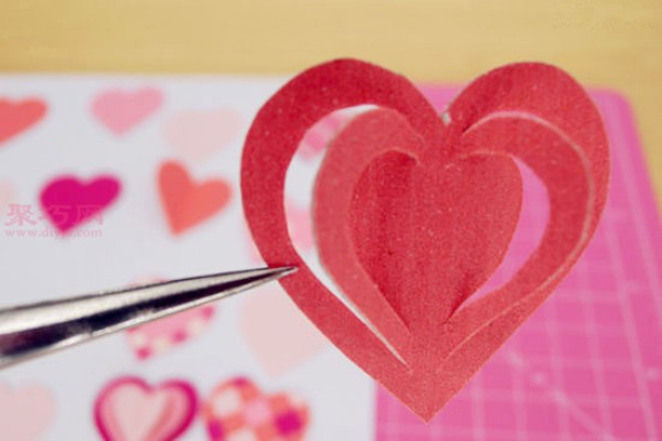 DIY handmade heart-shaped photo frame tutorial using colorful cardboard